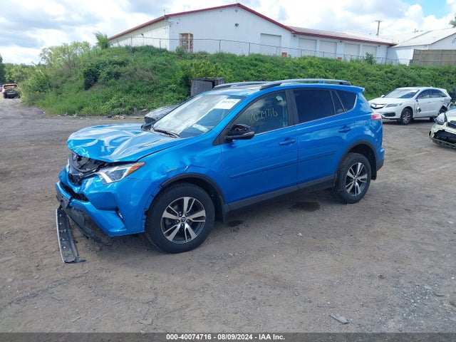 Toyota Rav4 Xle 2017 JTMRFREV0HD204557 Image 2