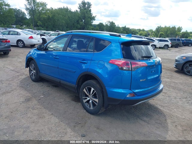 Toyota Rav4 Xle 2017 JTMRFREV0HD204557 Image 3