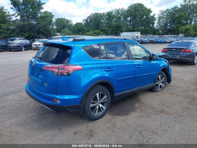 Toyota Rav4 Xle 2017 JTMRFREV0HD204557 Image 4