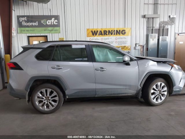 2T3A1RFV1RC447391 Toyota Rav4 Xle Premium