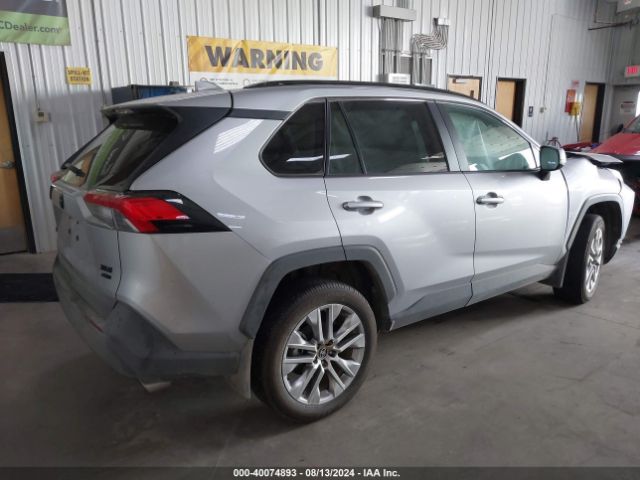 2T3A1RFV1RC447391 Toyota Rav4 Xle Premium