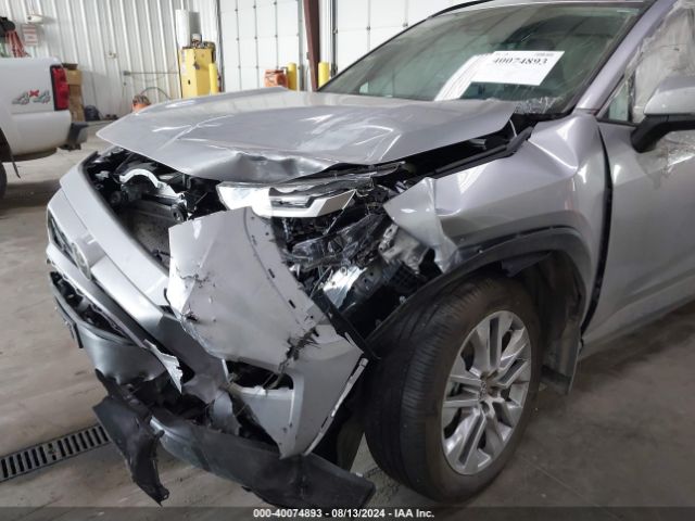 2T3A1RFV1RC447391 Toyota Rav4 Xle Premium