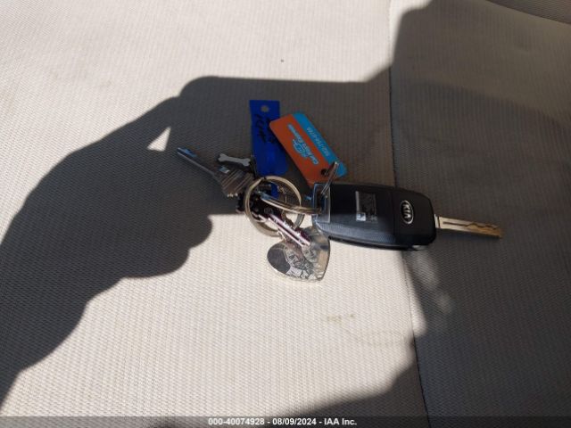 KNDMB5C14F6044487 KIA SEDONA LX