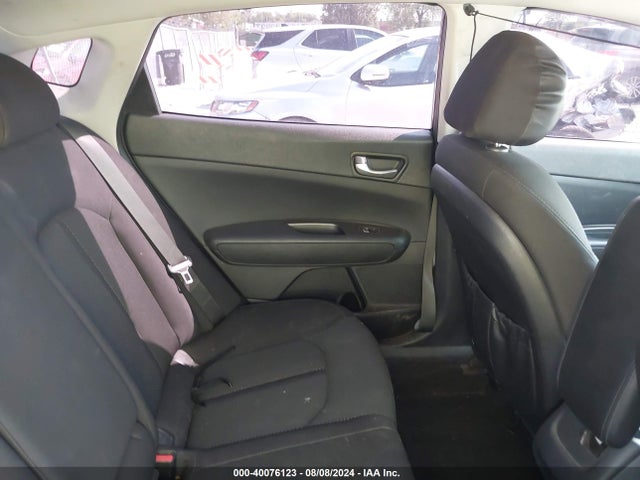 KIA Optima Lx 2018 5XXGT4L32JG180388 Image 8