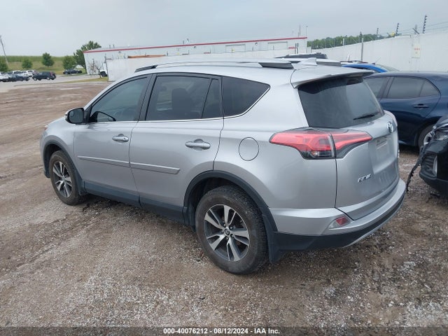 Toyota Rav4 Xle 2017 2T3RFREV2HW548099 Image 3