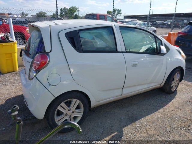 Chevrolet Spark 1lt Cvt 2015 KL8CD6S98FC796853 Image 4