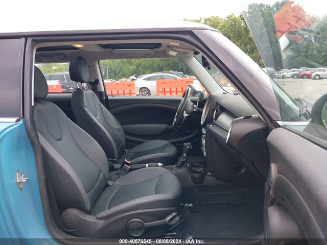 2008 MINI COOPER WMWMF33568TT60938 Photo 4