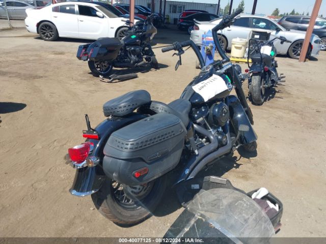 2018 HARLEY-DAVIDSON FLHC 1HD1YAJ12JC083228 Photo 3