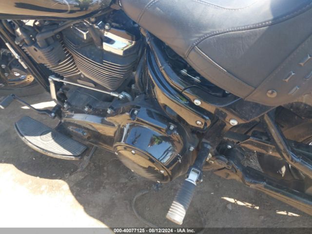 2018 HARLEY-DAVIDSON FLHC 1HD1YAJ12JC083228 Photo 8