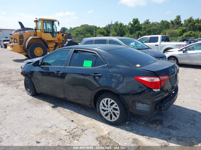Toyota COROLLA LE 2018 2T1BURHE6JC007432 Image 3