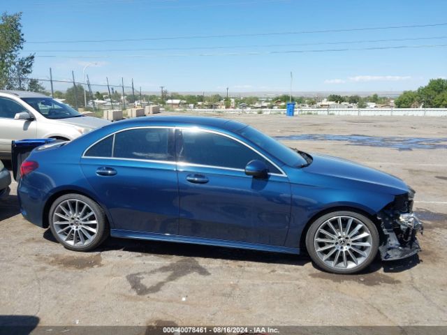 W1K3G4FB0NJ358599 Mercedes-Benz A 220 4matic