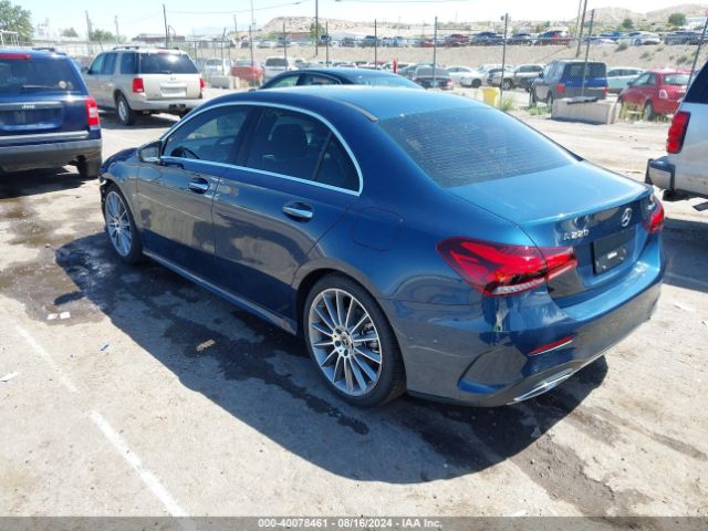 W1K3G4FB0NJ358599 Mercedes-Benz A 220 4matic