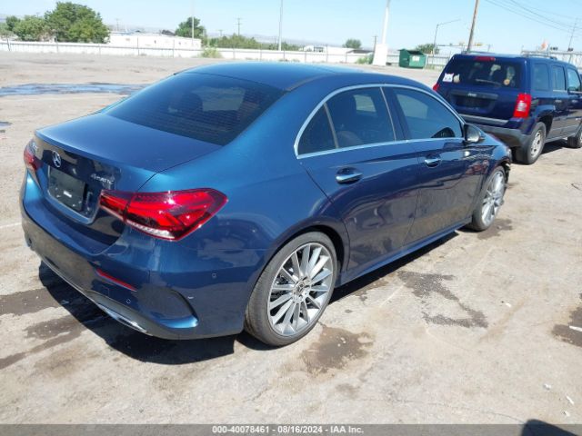 W1K3G4FB0NJ358599 Mercedes-Benz A 220 4matic