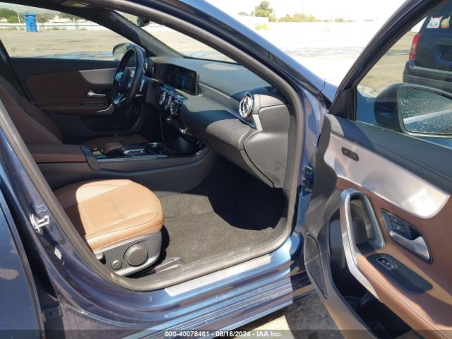 W1K3G4FB0NJ358599 Mercedes-Benz A 220 4matic