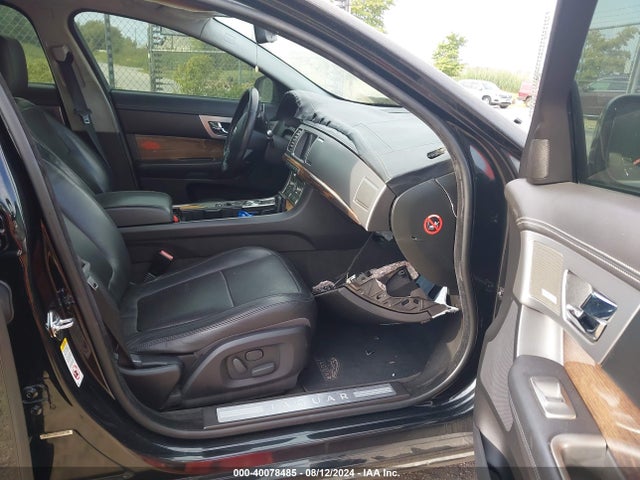 2010 JAGUAR XF SAJWA0HE6AMR75024 Photo 4