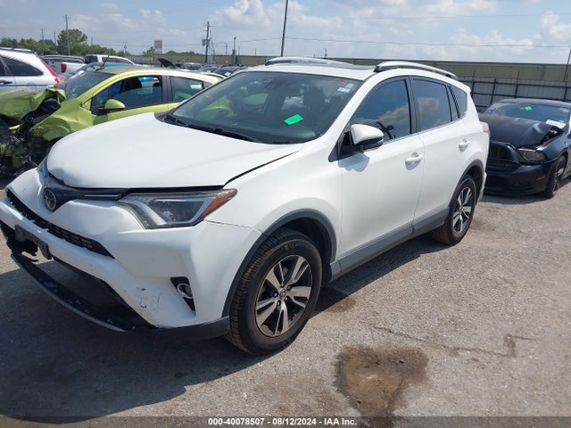 Toyota Rav4 Xle 2017 JTMWFREV3HJ721713 Image 2