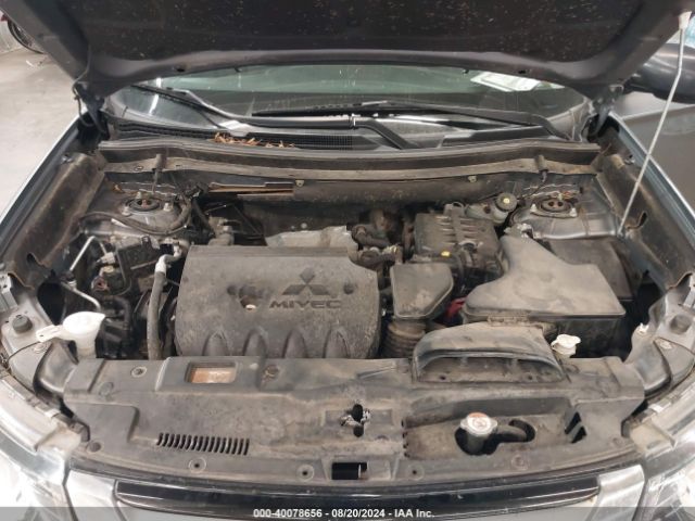 JA4AZ3A33JJ004425 Mitsubishi Outlander Es