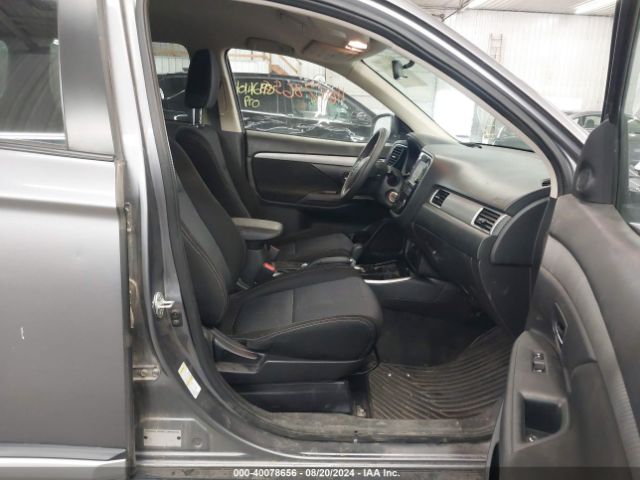 JA4AZ3A33JJ004425 Mitsubishi Outlander Es