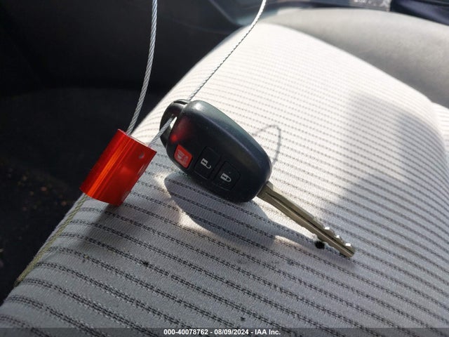Toyota RAV4 LE 2015 JTMZFREV9FD061198 Image 11