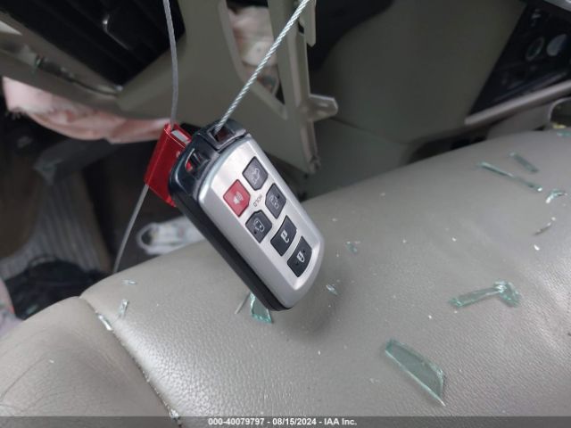 5TDYZ3DC2HS852034 Toyota Sienna Xle Premium 8 Passenger