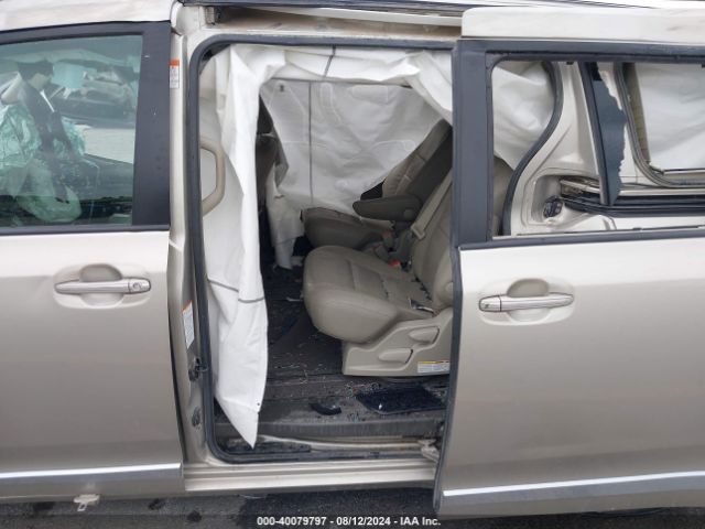 5TDYZ3DC2HS852034 Toyota Sienna Xle Premium 8 Passenger