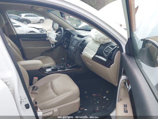 5XYKT3A66FG635568 KIA SORENTO LX