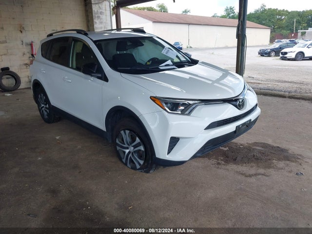 Toyota RAV4 LE 2018 JTMBFREV3JJ225654 main image