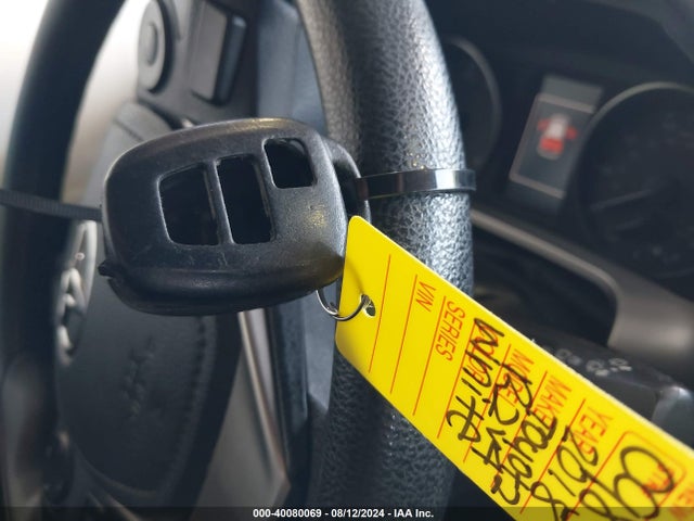 Toyota RAV4 LE 2018 JTMBFREV3JJ225654 Image 11