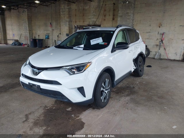 Toyota RAV4 LE 2018 JTMBFREV3JJ225654 Image 2