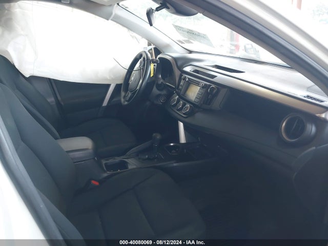 Toyota RAV4 LE 2018 JTMBFREV3JJ225654 Image 5
