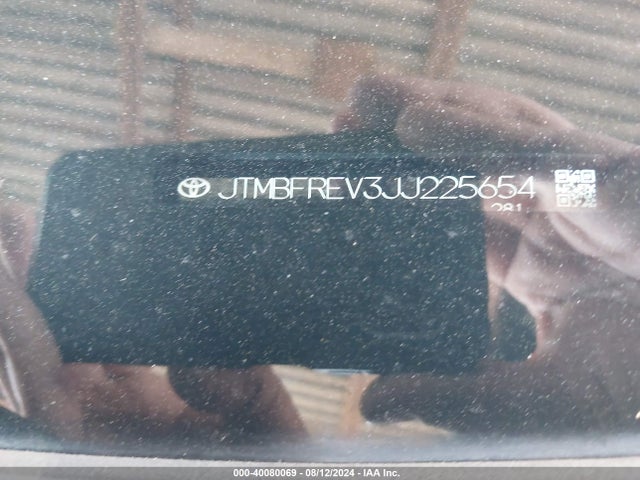 Toyota RAV4 LE 2018 JTMBFREV3JJ225654 Image 9