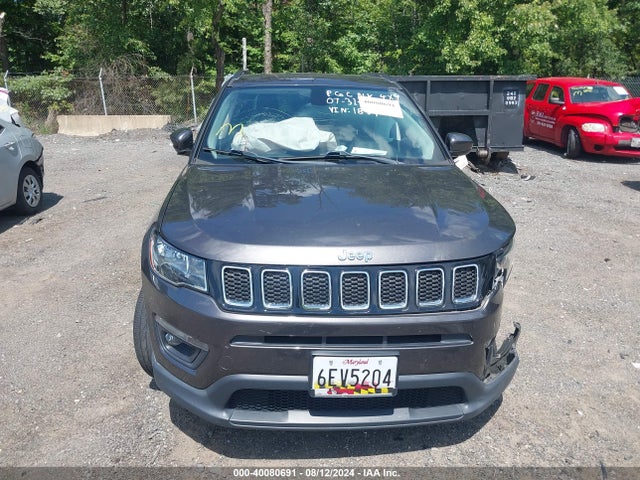 3C4NJDBB7JT401834 Jeep Compass Latitude 4x4