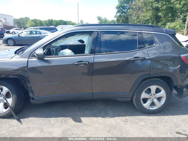 3C4NJDBB7JT401834 Jeep Compass Latitude 4x4