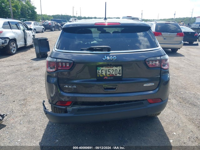 3C4NJDBB7JT401834 Jeep Compass Latitude 4x4