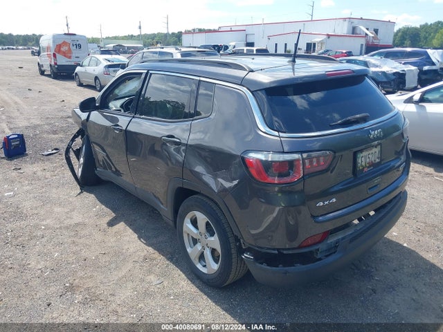 3C4NJDBB7JT401834 Jeep Compass Latitude 4x4