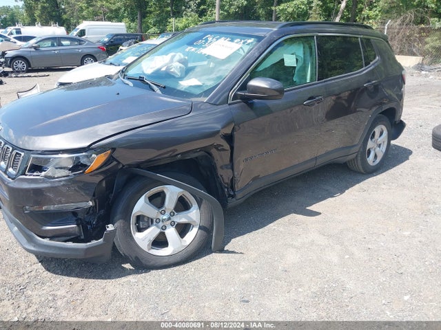 3C4NJDBB7JT401834 Jeep Compass Latitude 4x4