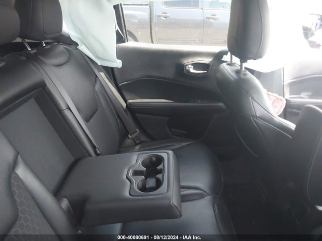 3C4NJDBB7JT401834 Jeep Compass Latitude 4x4