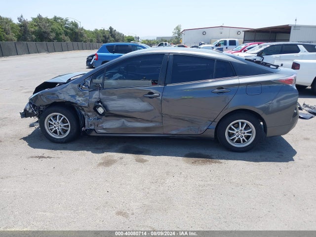 Toyota Prius Two 2017 JTDKBRFU1H3025369 Image 14