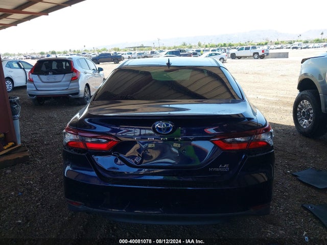 40081078 :رقم المزاد ، 4T1C31AK5MU556342 vin ، 2021 Toyota Camry Le Hybrid مزاد بيع