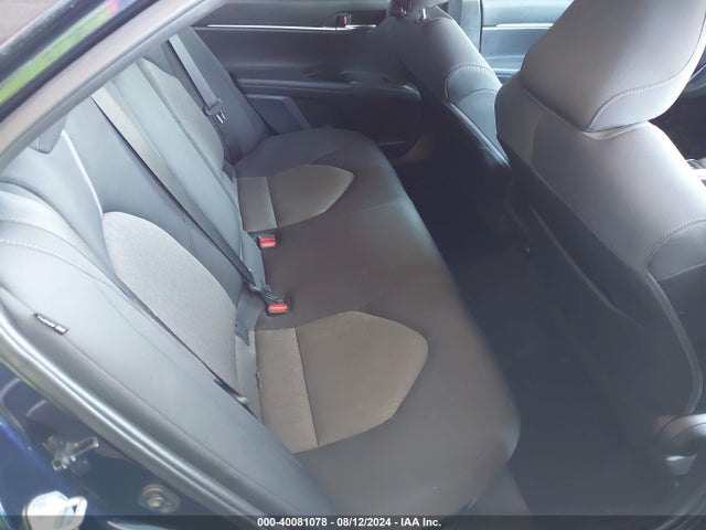 40081078 :رقم المزاد ، 4T1C31AK5MU556342 vin ، 2021 Toyota Camry Le Hybrid مزاد بيع
