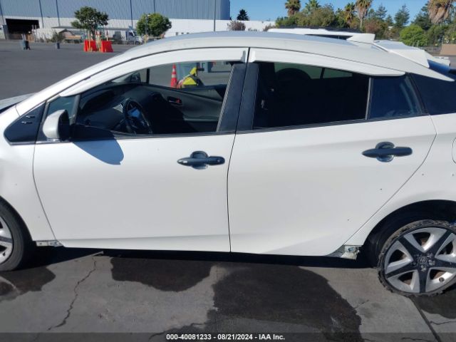 JTDKARFUXG3501393 Toyota Prius Four Touring