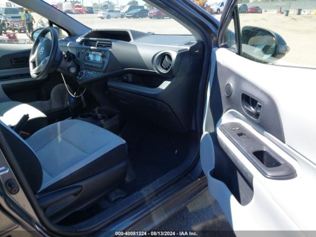 JTDKDTB35E1574262 Toyota Prius C One