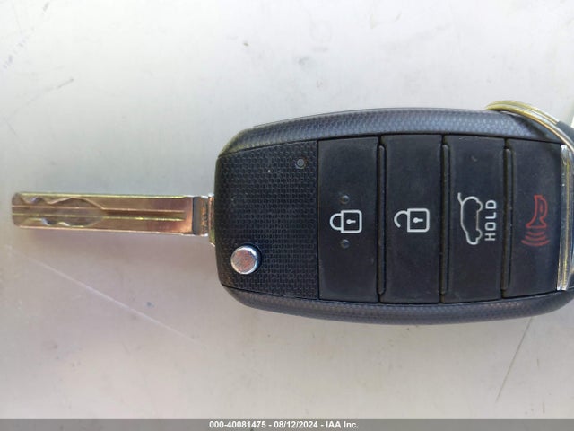 KIA SEDONA LX 2016 KNDMB5C1XG6140075 Image 11