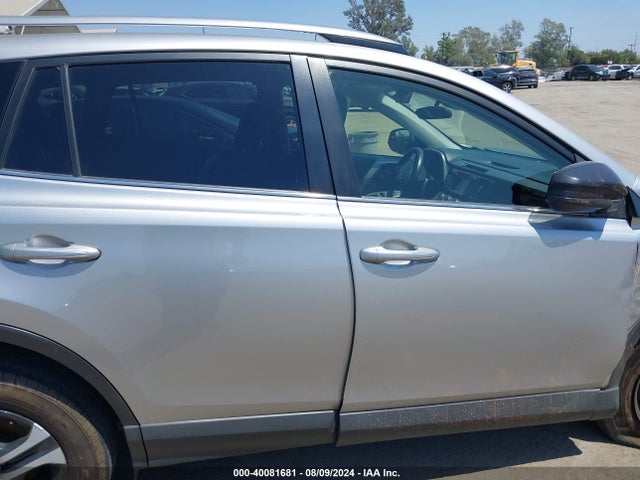 Toyota RAV4 LE 2018 JTMZFREV8JJ163814 Image 13