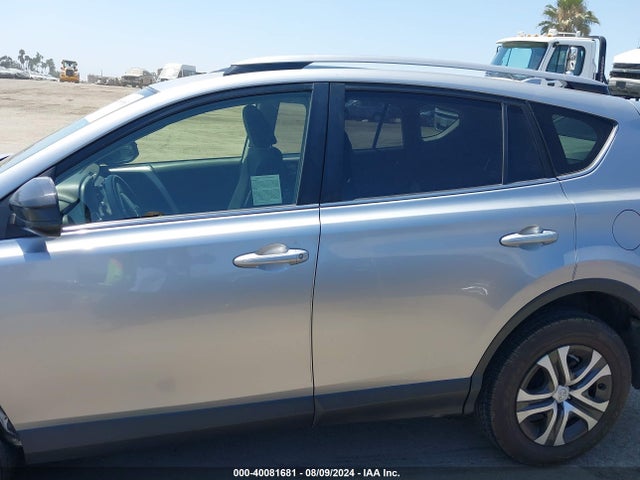 Toyota RAV4 LE 2018 JTMZFREV8JJ163814 Image 14