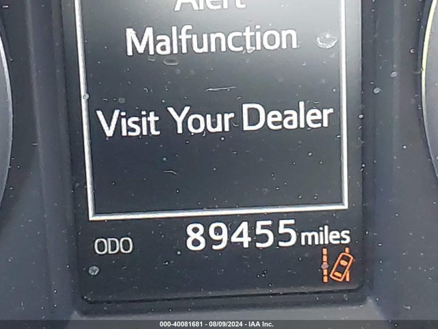 Toyota RAV4 LE 2018 JTMZFREV8JJ163814 Image 15