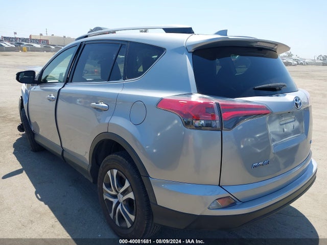 Toyota RAV4 LE 2018 JTMZFREV8JJ163814 Image 3