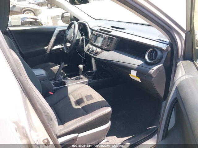 Toyota RAV4 LE 2018 JTMZFREV8JJ163814 Image 5