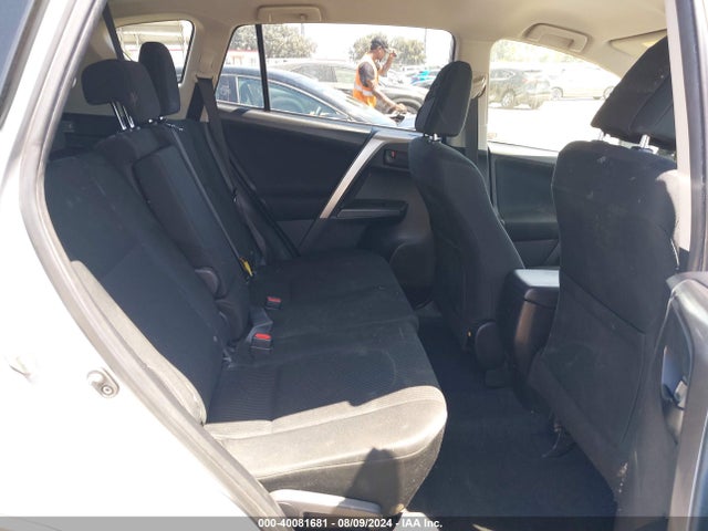 Toyota RAV4 LE 2018 JTMZFREV8JJ163814 Image 8