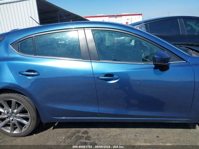 3MZBN1L30JM268239 Mazda Mazda3 Touring
